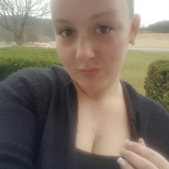 Profile Picture of Ashley Sexton (@a_sexton94) on Poshmark