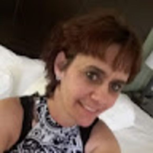 Profile Picture of Wendy Evans (@wendymanes18) on Poshmark