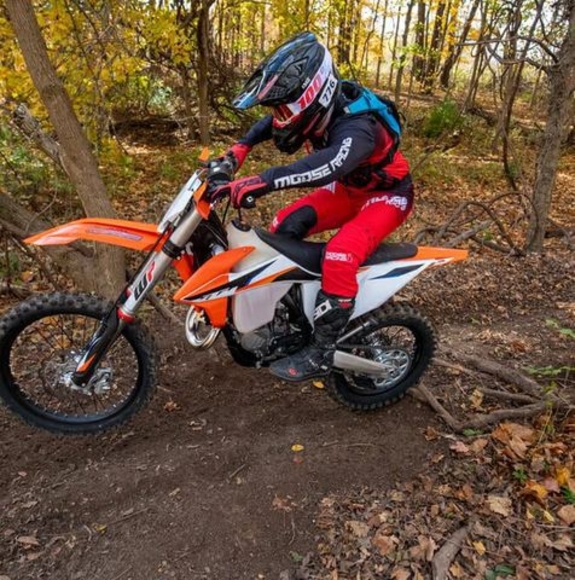 Profile Picture of Daniel Schmidt (@dan1025) on Poshmark