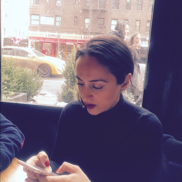 Profile Picture of Daniela Zakarya (@danielazakarya) on Poshmark
