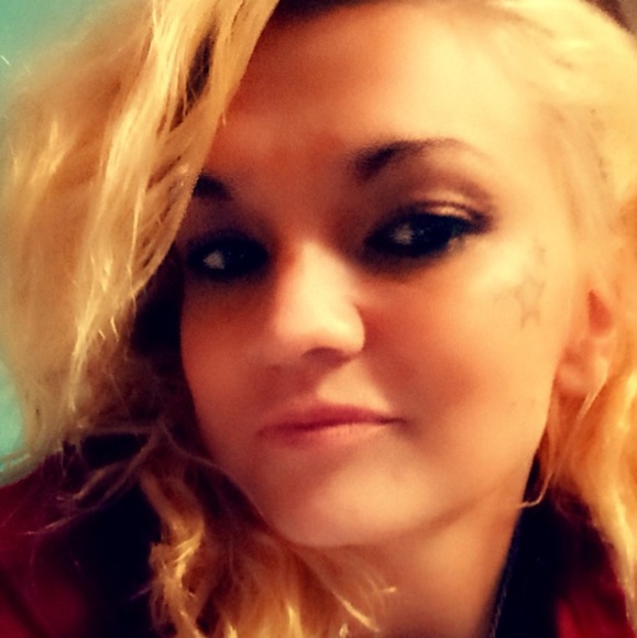 Profile Picture of Casey Soukup (@starrmazed) on Poshmark