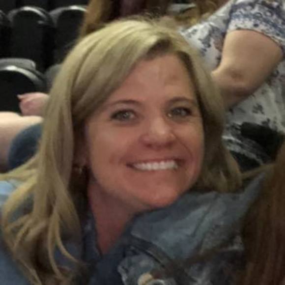 Profile Picture of Kelli Arnoldson (@kelliarn) on Poshmark