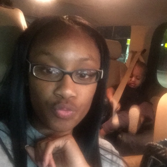 Profile Picture of Shanicka Rolling (@shanicka17_) on Poshmark