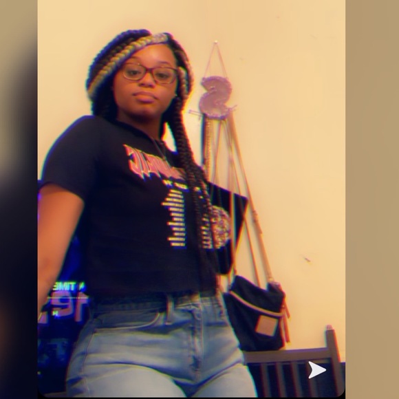Profile Picture of Shermera Sinquefield (@shermeras) on Poshmark