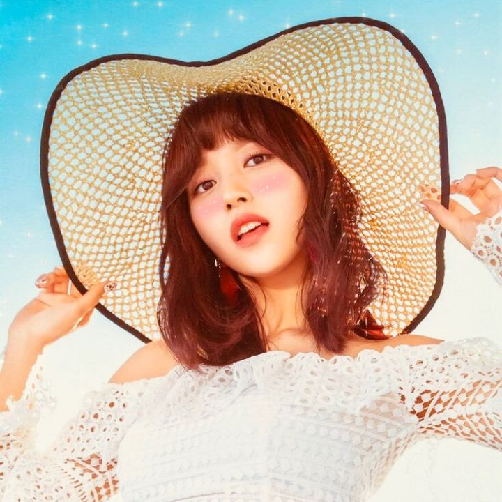 Profile Picture of crystxlminari (@crystxlminari) on Tiktok