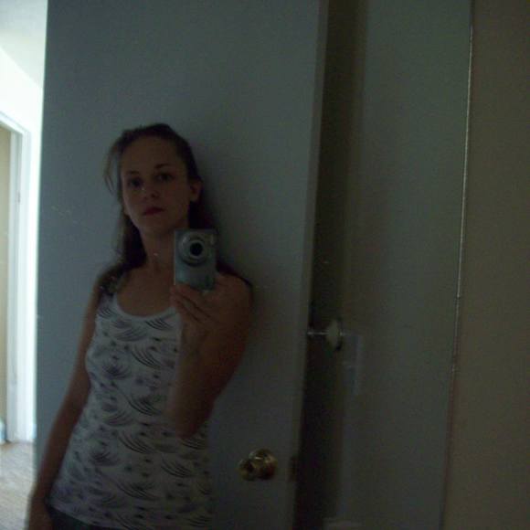 Profile Picture of Sarah Metcalf (@sarah_metcalf81) on Poshmark