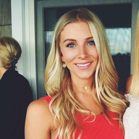 Profile Picture of Jenna Harden (@jennagharden) on Poshmark