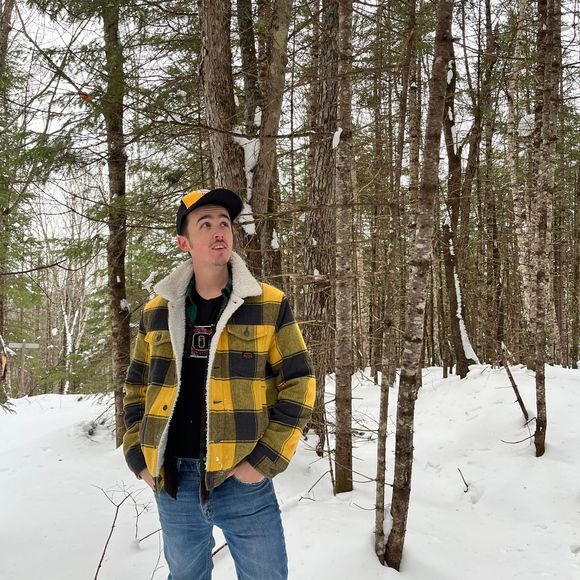 Profile Picture of Joseph Schneider (@narujosch) on Poshmark