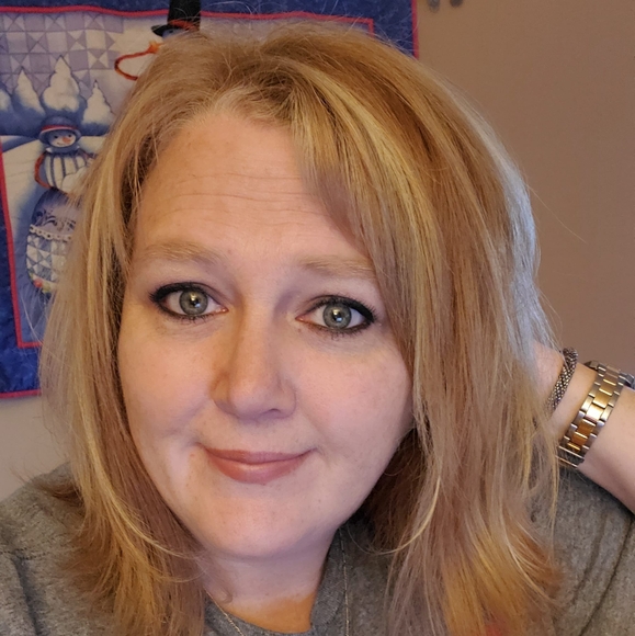 Profile Picture of Kimberly Yeary (@kimberlyyeary) on Poshmark