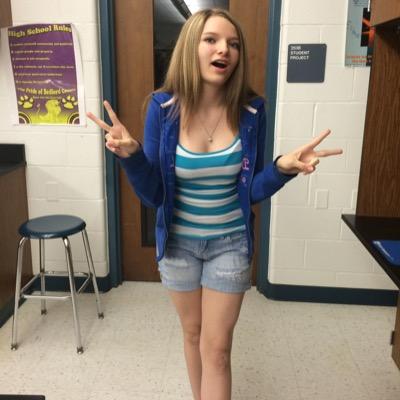 Laurel Griffith - Twitter Profile Picture of Laurel Griffith (@scarl8t04) on Twitter