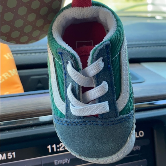 Profile Picture of Roland Luchian (@lirota2000) on Poshmark