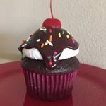 Profile Picture of Lisa Wojcik (@lisawdecadentdesserts) on Instagram