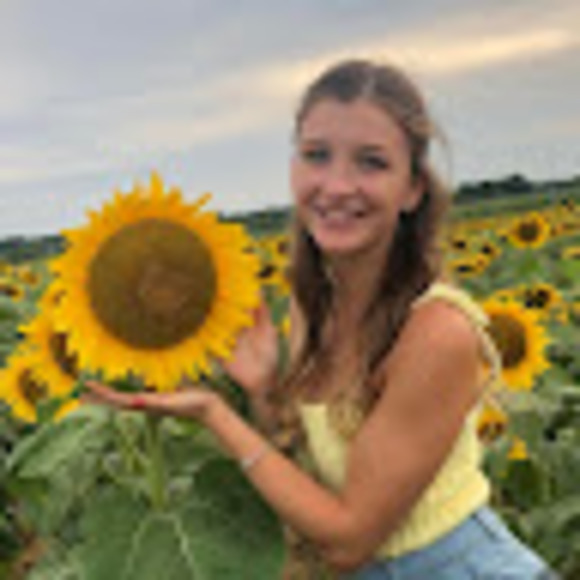 Profile Picture of Brooke Shellman (@brookeshellman) on Poshmark