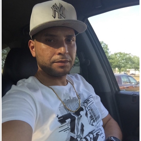 Profile Picture of Ali Ilayan (@ahilayan87) on Poshmark