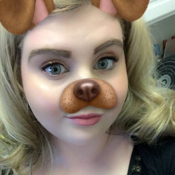 Profile Picture of Carly Bell (@carlyb2297) on Poshmark