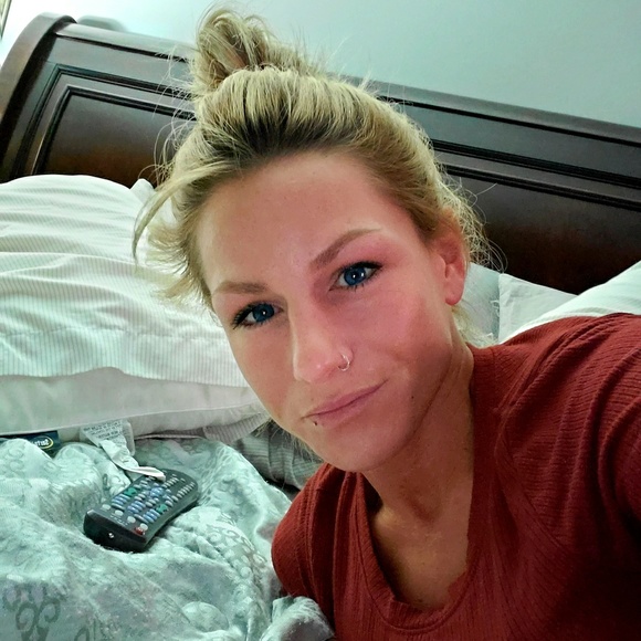 Profile Picture of Aimee Walsh (@goldess143) on Poshmark