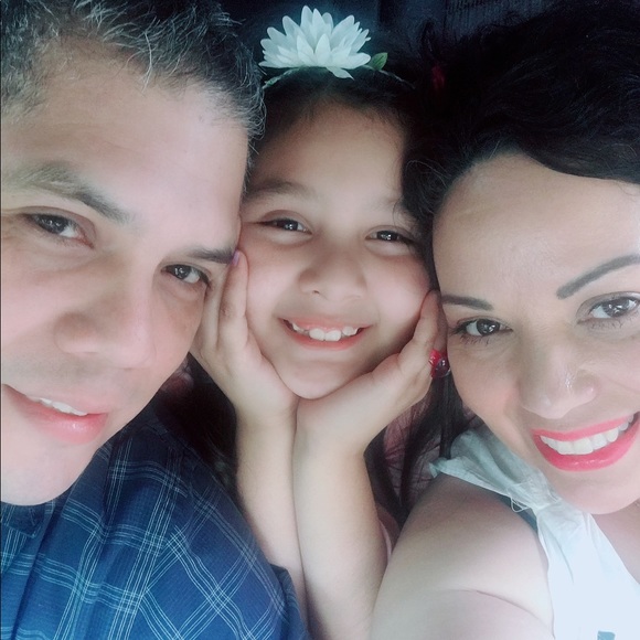 Profile Picture of Elsa Rendon (@alexdallas75) on Poshmark