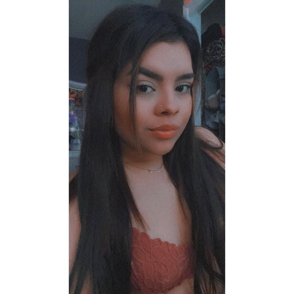 Profile Picture of Getzabel Terrones (@getzabelt) on Poshmark