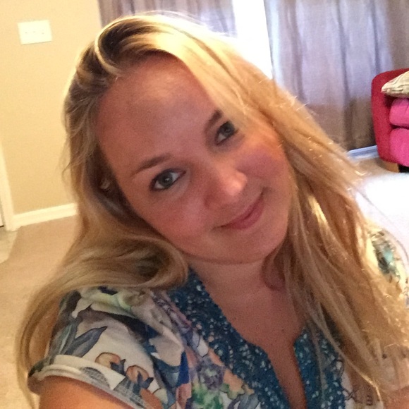 Profile Picture of Melissa Grady (@melissa14377) on Poshmark