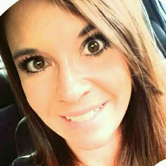 Profile Picture of Paige Blevins (@jacquelynp88) on Poshmark