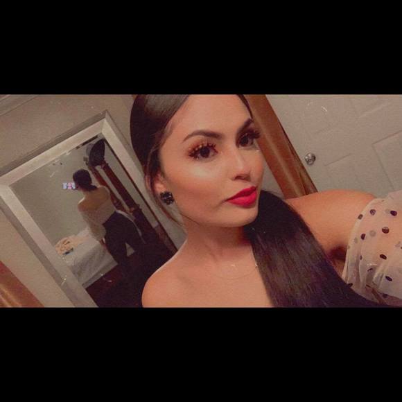 Profile Picture of Irania Orona (@iraniao) on Poshmark