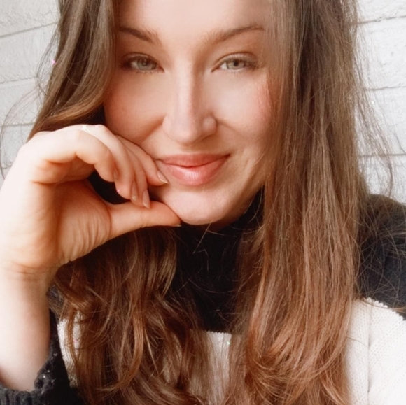 Profile Picture of Ekaterina Vlasova (@katepluspaint) on Poshmark