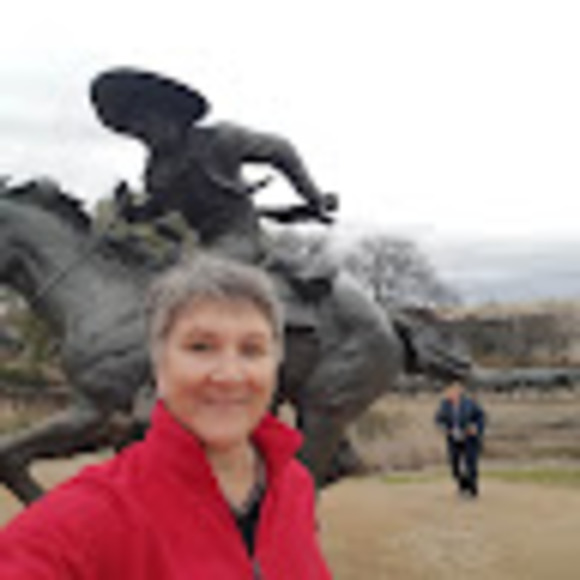 Profile Picture of Rochelle Krusemark (@kruser1980) on Poshmark