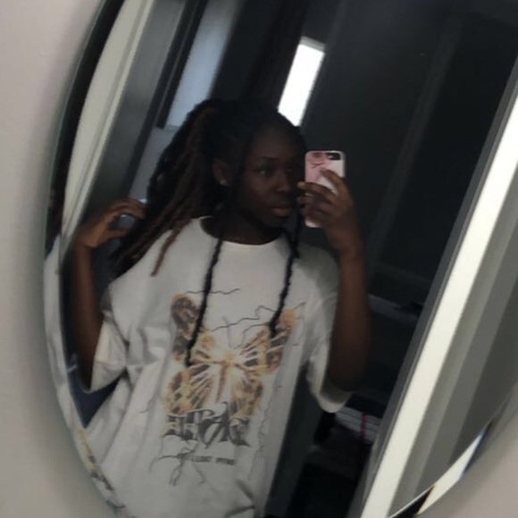 Profile Picture of Ephraimina Amponsah (@jusminaa_) on Poshmark