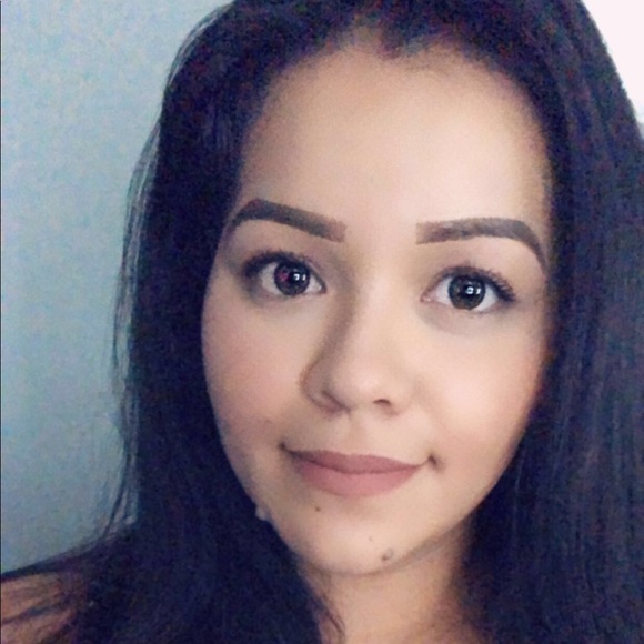 Profile Picture of Roxy Romero (@rox2292) on Poshmark