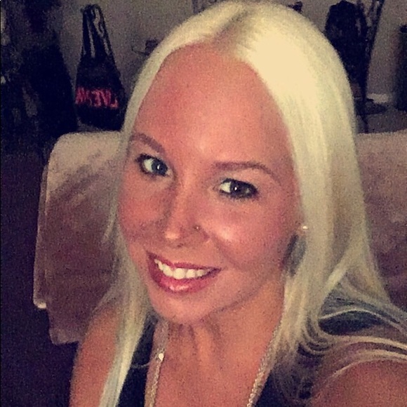 Profile Picture of Kelly Torbeck (@kmt0476) on Poshmark