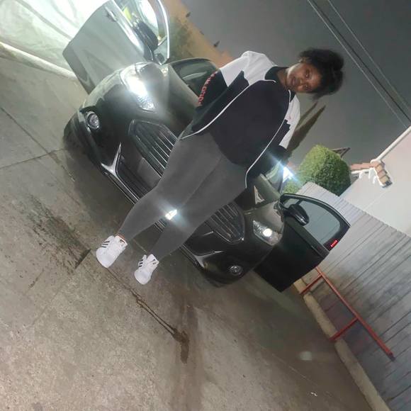 Profile Picture of Jasmine Kealoha tolbert (@stormiepee) on Poshmark