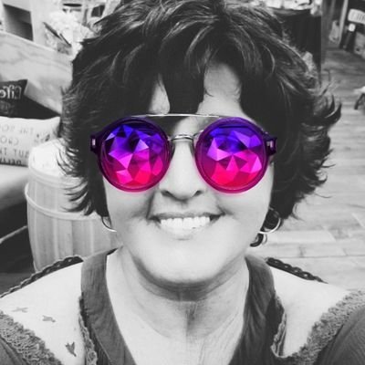 Profile Picture of Kim Crook (@kcrook1965) on Twitter