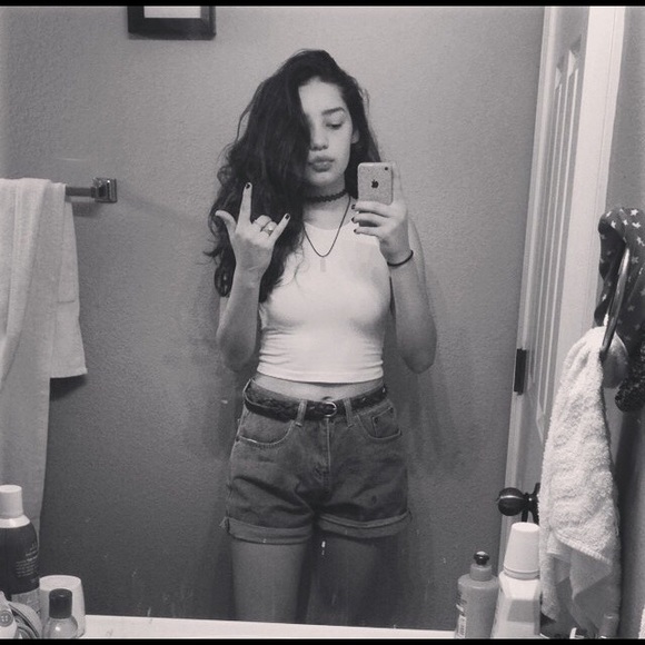 Josephine Poncedeleon - Poshmark Profile Picture of Josephine Poncedeleon (@josiepdl) on Poshmark