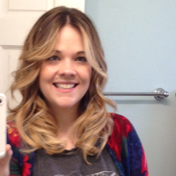 Profile Picture of Nicole Ebertowski (@nicolebertowski) on Poshmark