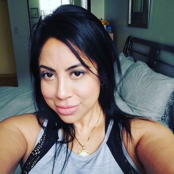 Profile Picture of Mona Seth (@mona_seth) on Poshmark
