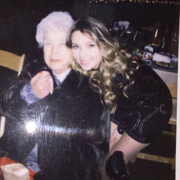 Profile Picture of Carly Lundgren (@carlylundgren20) on Poshmark