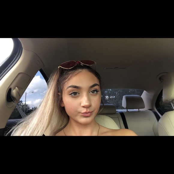 Profile Picture of Ena Zahidic (@enaazz) on Poshmark