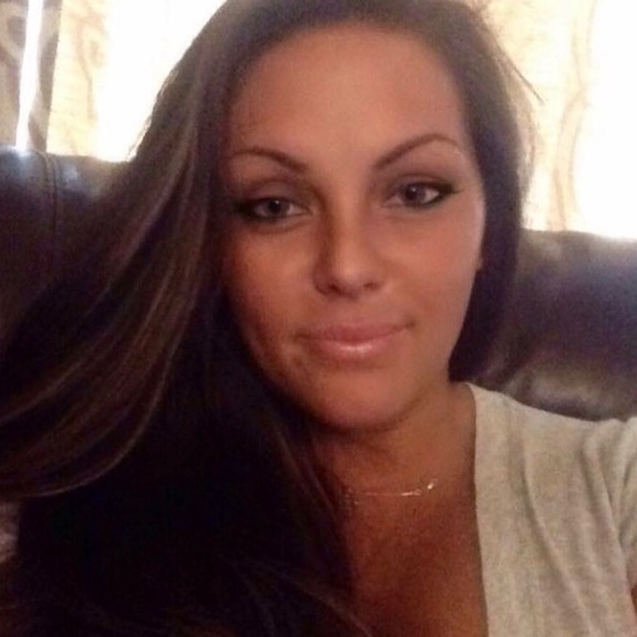 Profile Picture of Stephanie Sampson (@rarefinds121) on Poshmark