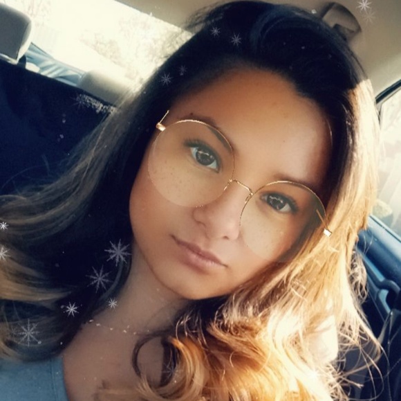 Profile Picture of Sara Pfeffer (@thriftyy3) on Poshmark