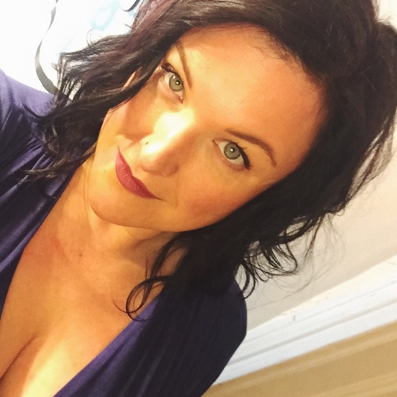 Profile Picture of Victoria Roehl (@missv73) on Poshmark