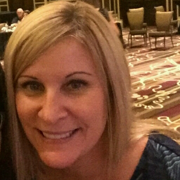 Profile Picture of Cindy Notley (@notcndy) on Poshmark