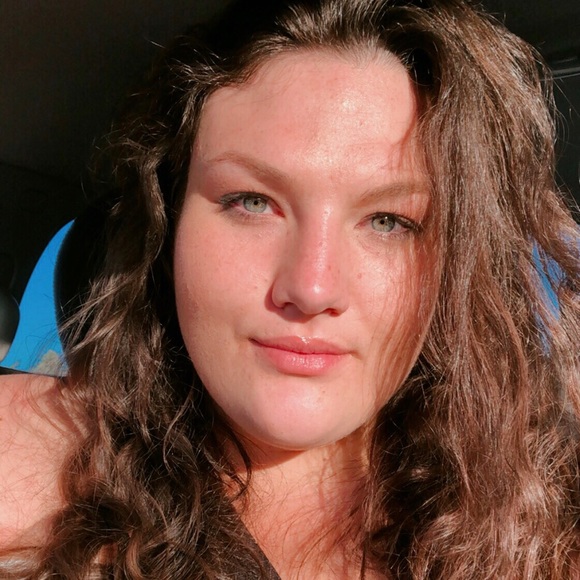 Profile Picture of Addy Arthofer (@aarthofer) on Poshmark