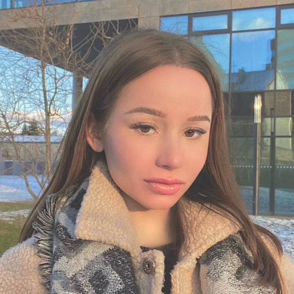 Profile Picture of Andrea Zlámalová (@cokoliv) on Poshmark