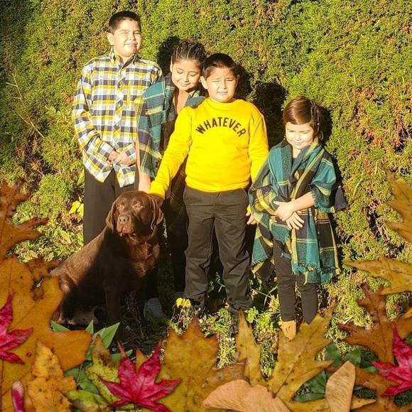 Profile Picture of Danielle Flett (@danielleflett) on Poshmark