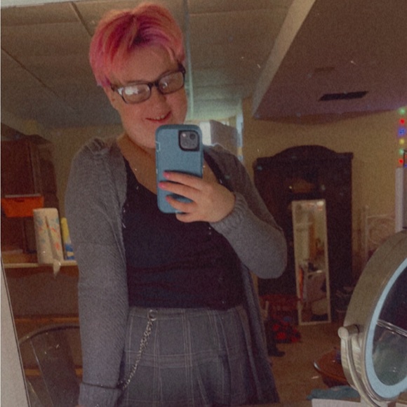 Profile Picture of Deanna Barnes (@deannabarnes941) on Poshmark