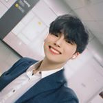 Profile Picture of 김태욱 (@absinthe_rhodanthe) on Instagram