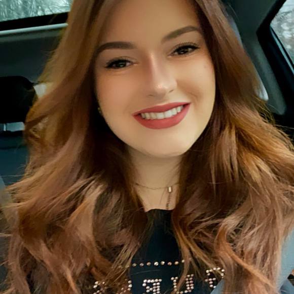 Profile Picture of Vandressa Zanetti (@vandressarojas) on Poshmark