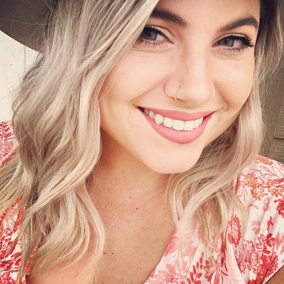 Profile Picture of Claire Ranney (@cranney) on Poshmark