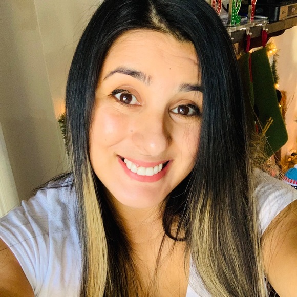 Lucia Correa - Poshmark Profile Picture of Lucia Correa (@luciacorrea2019) on Poshmark