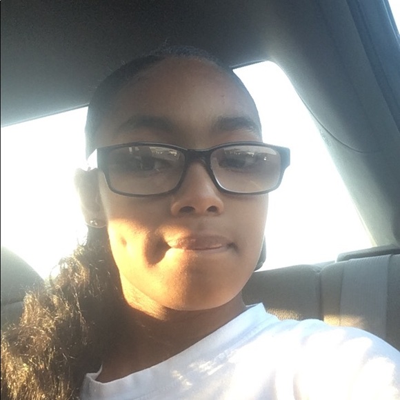Profile Picture of Tamia Thomas (@miamia2016) on Poshmark